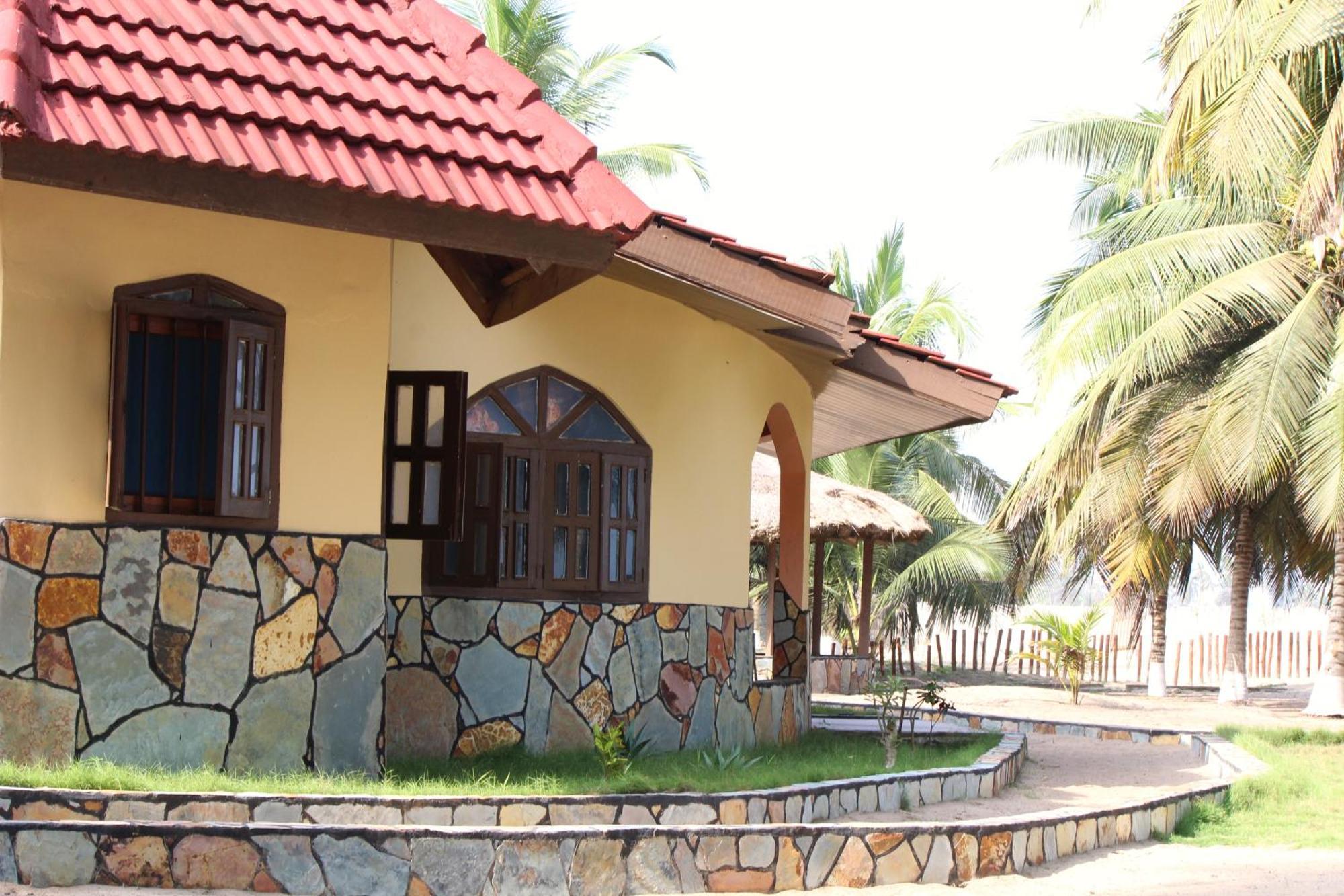 Rent Your Own Private Beach Bungalow Ampeni 외부 사진